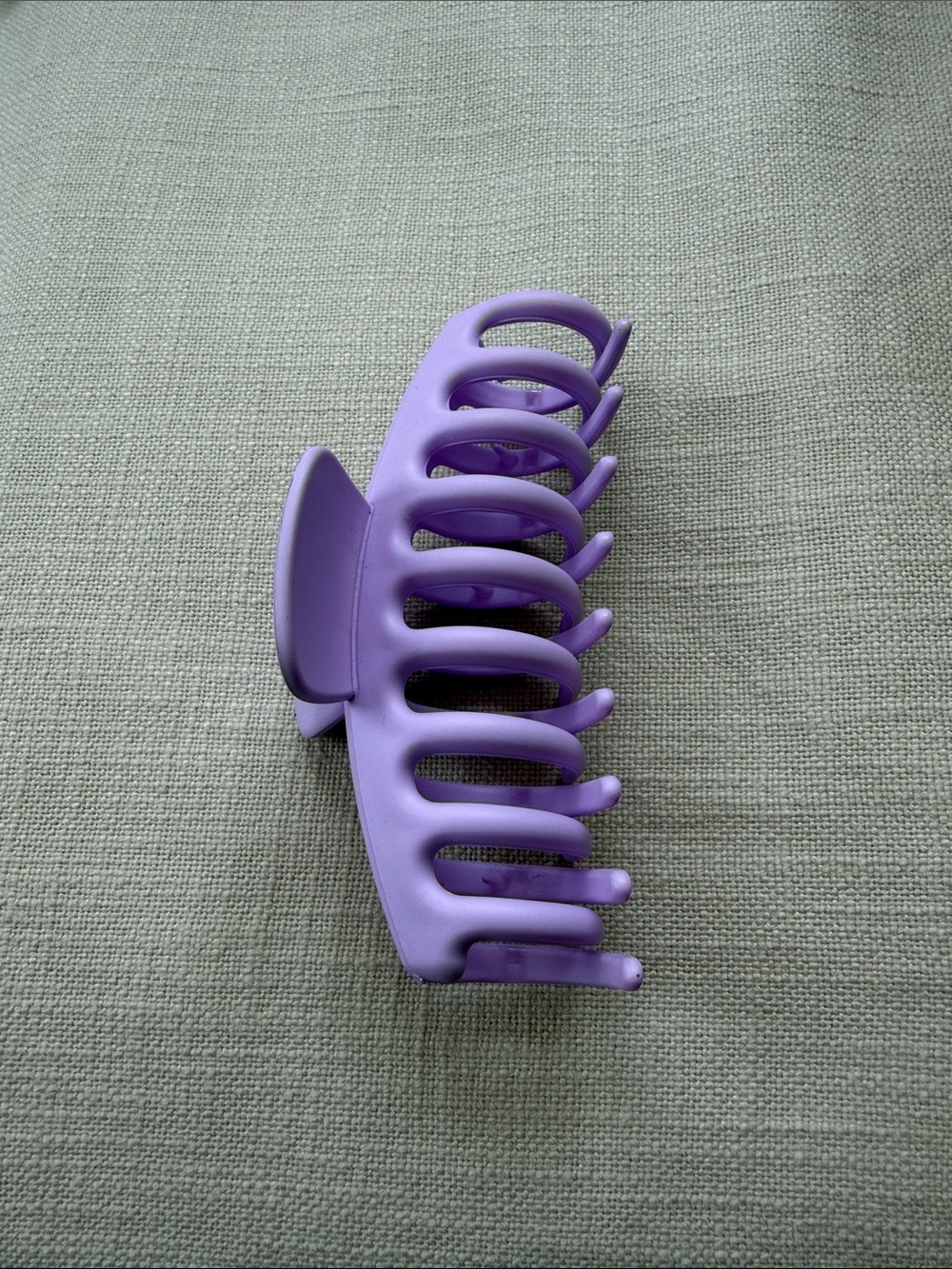 Purple Hair Claw Clip - Stylish Grip